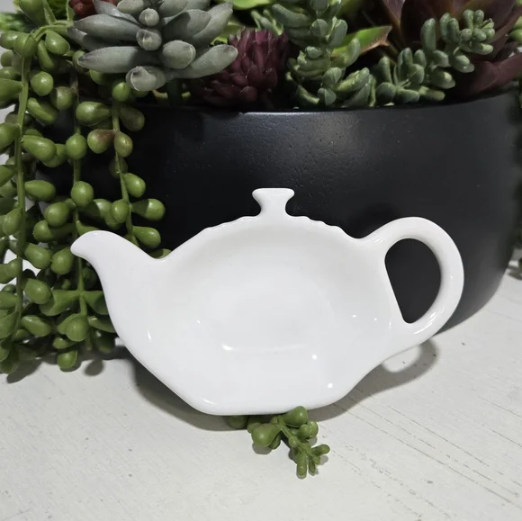 Reserved For Scottiebennett White Teabag Holder / Spoon Rest Le Creuset New - Picture 1 of 6